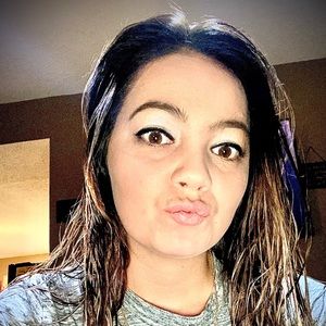 Meet your Posher, Cassandra